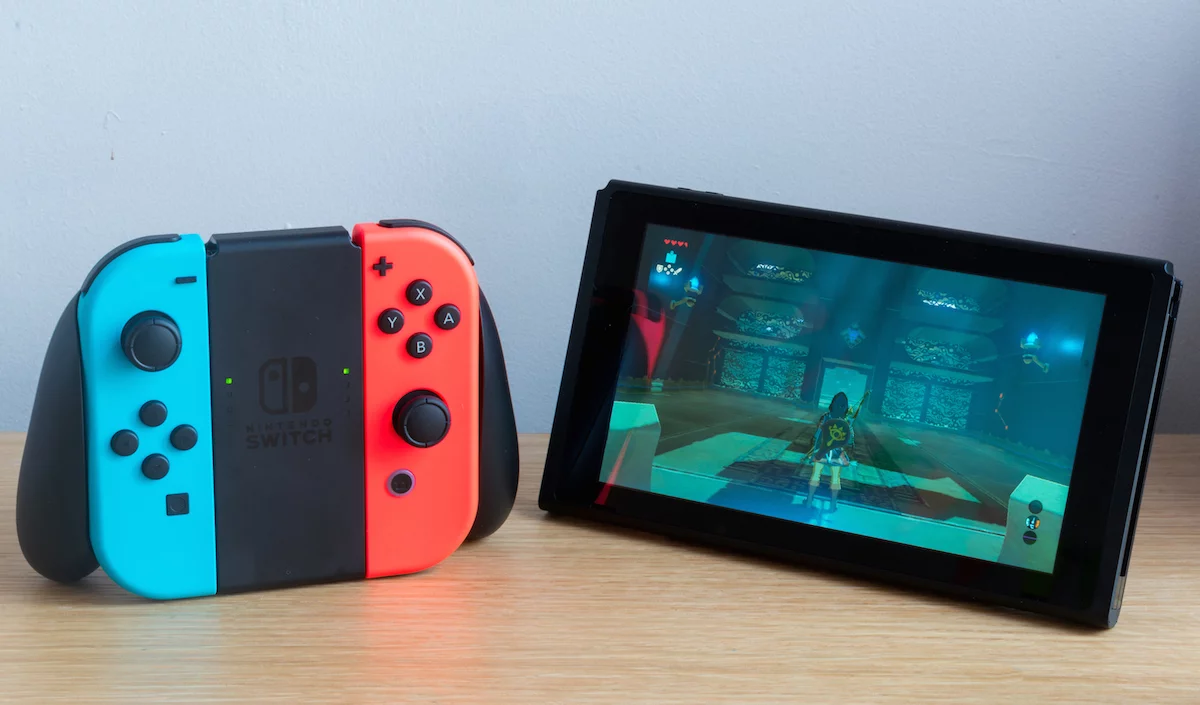 Zelda stutters a bit when played on a TV, but the experience is smoother in handheld mode