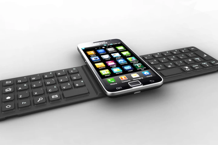 one2TOUCH silicon keyboard operates when a smartphone is set on top of the center pad