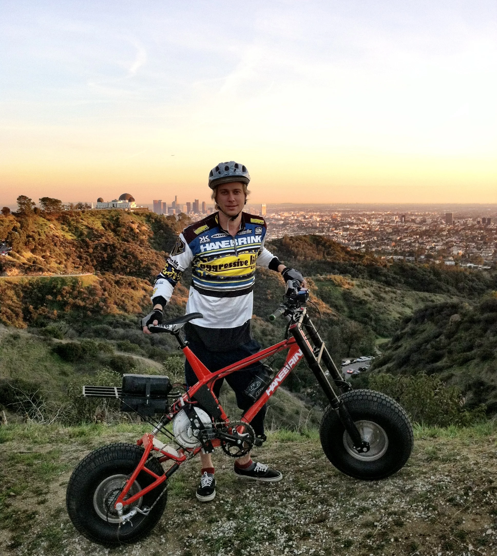 The Hanebrink III benefits from a 6061-T6 aircraft seamless aluminum tube frame and chunky tubeless tires surrounding monocoque aluminum axles with sealed bearings