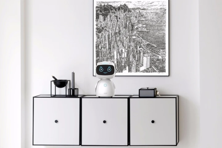 Neither the Alexa or Android platforms appear to gain or be extended a great deal by virtue of being deployed as part of the Yumi robot