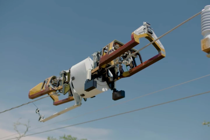 The Bombyx robot's main body remains level to the ground, while an internal mechanism winds a payload of fiber optic cable around the power line