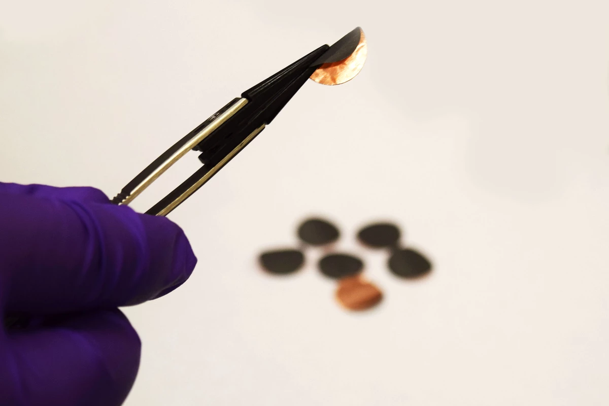 Scientists at Purdue University have come up with a "nanochain" electrode design (seen in black), that could give lithium batteries a big boost