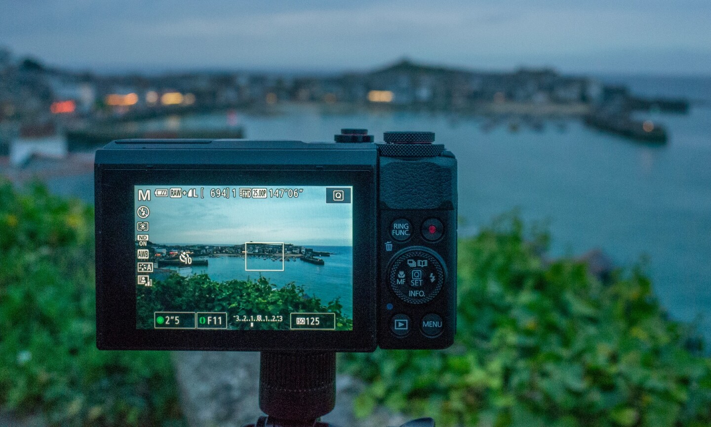 The battery life of a camera will often keep you shooting into the night and, if not, you can normally pop in a spare battery. The same can’t be said of many phones