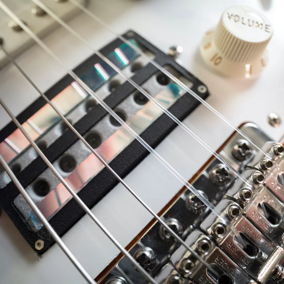 The ōPik can be used with metal strings, nylon strings, and guitar strings made of other materials