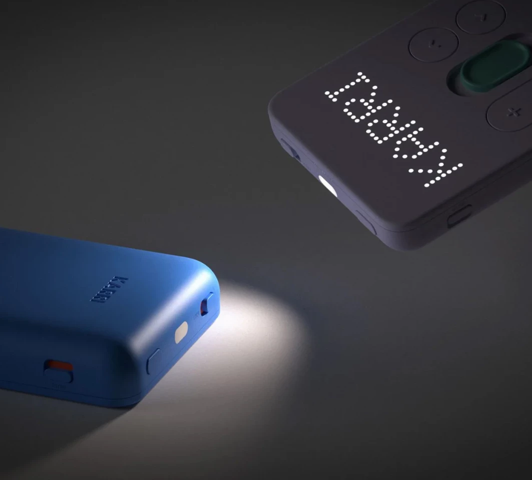 The Messenger handily includes a flashlight, a mute switch, and vibration alerts