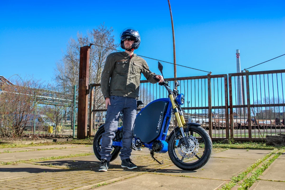 After undeergoing more than 150,000 km of test rides, the eRockit pedal-operated electric moto has now been launched