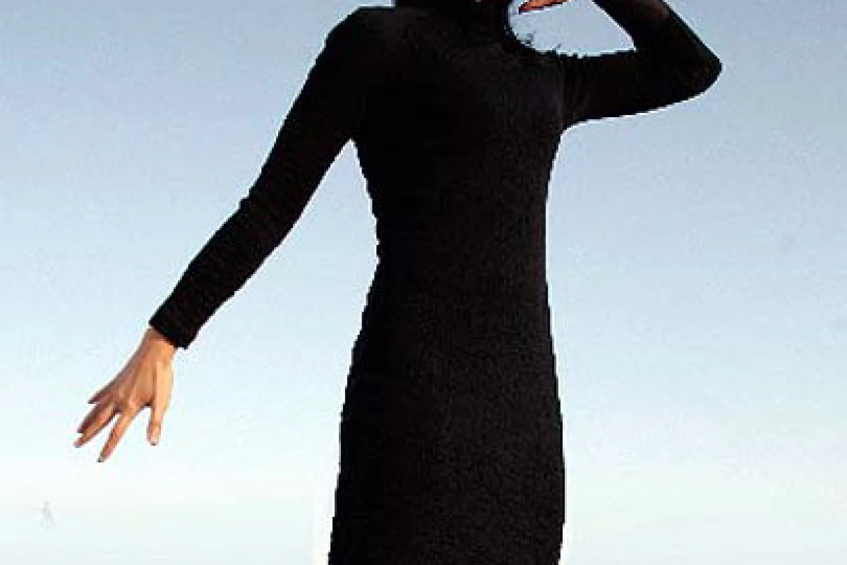 Strike a pose, answer the phone (Image: The Star)