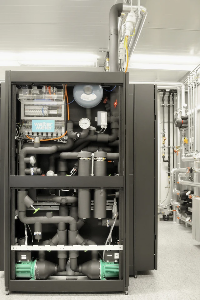 IBM has delivered a first-of-a-kind water-cooled supercomputer to the Swiss Federal Institute of Technology Zurich. The innovative Aquasar system consumes up to 40 percent less energy than a comparable air-cooled machine