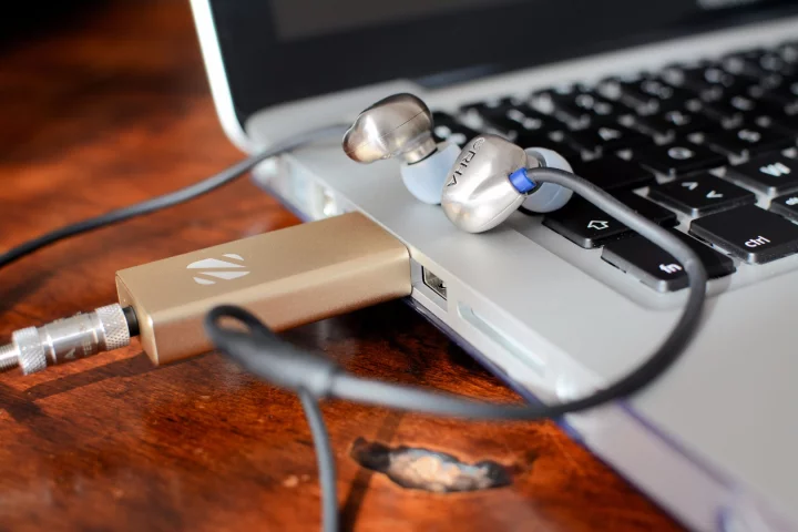 The ZuperDAC is compatible with systems running recent flavors of Windows and Mac OS X, and iOS and Android mobile devices