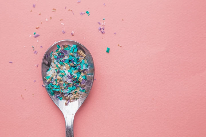 A new study in fruit flies has hinted at the dangers of ingesting microplastics