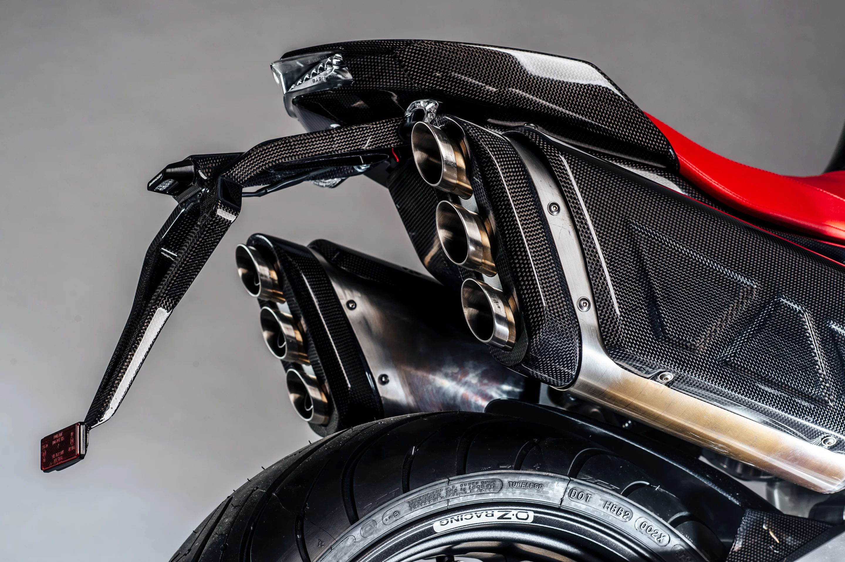 FGR Midalu: six-shooter exhausts almost have a military vibe to them