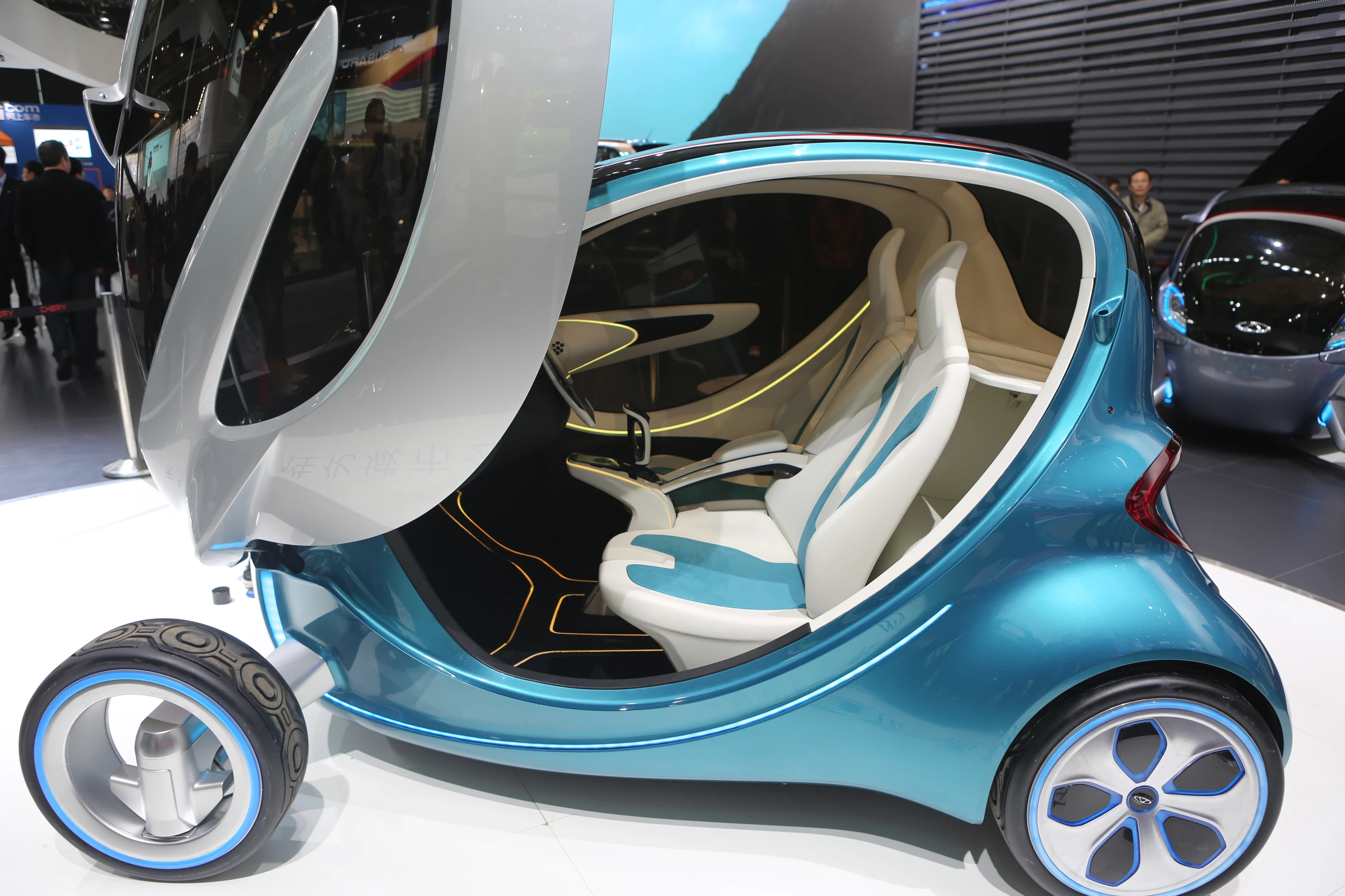 Sliding doors help with tight parking (Photo: Gizmag)