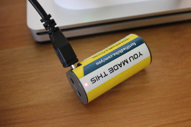 The custom-designed battery is recharged via USB (Photo: Ben Coxworth/Gizmag.com)