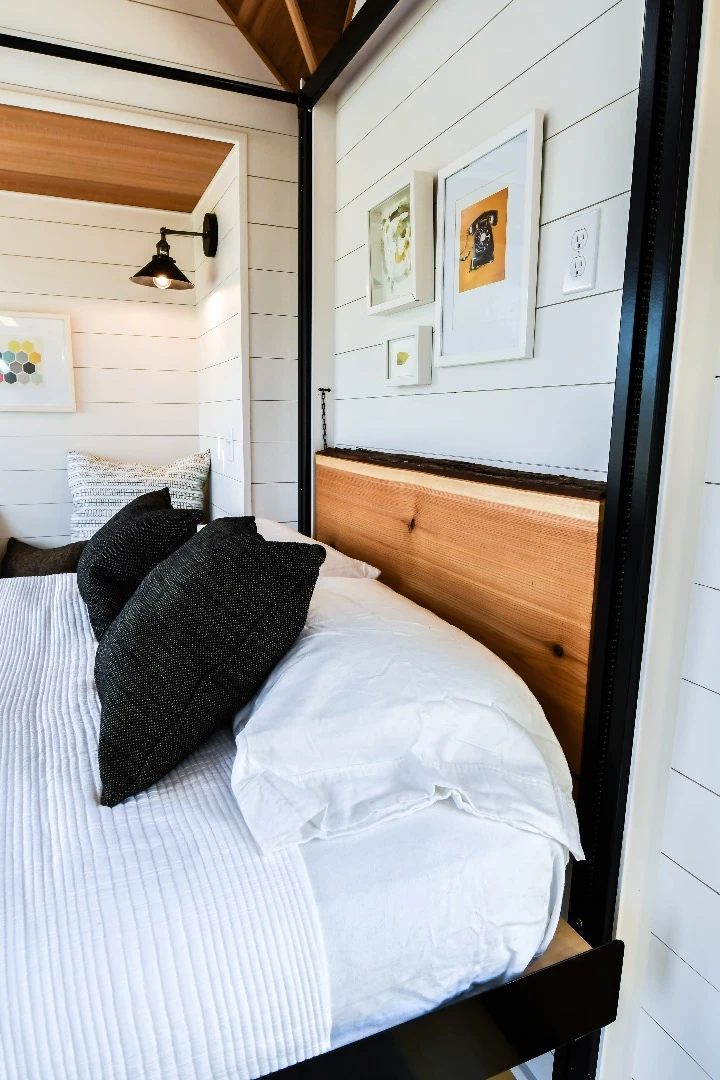 The Urban Payette with Elevator Bed's motorized bed can be operated with a hand crank if the power fails