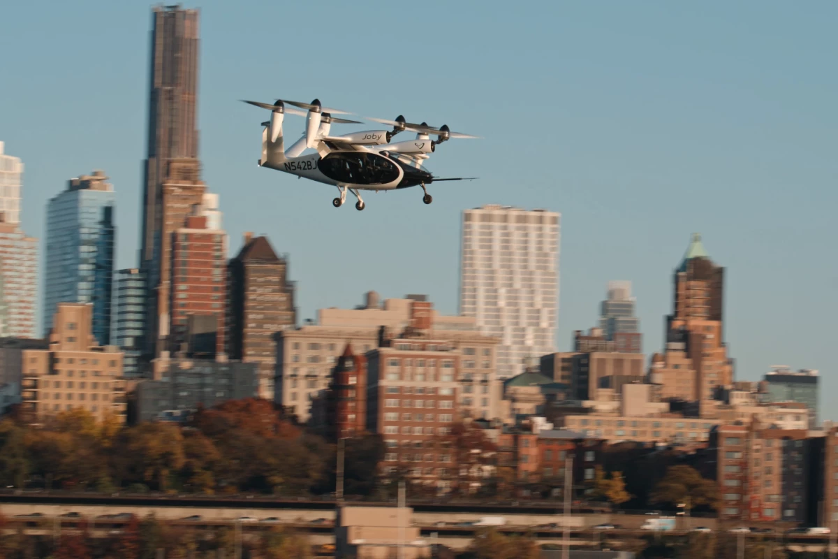 Joby's S4 in what will soon become its natural environment: congested urban centers