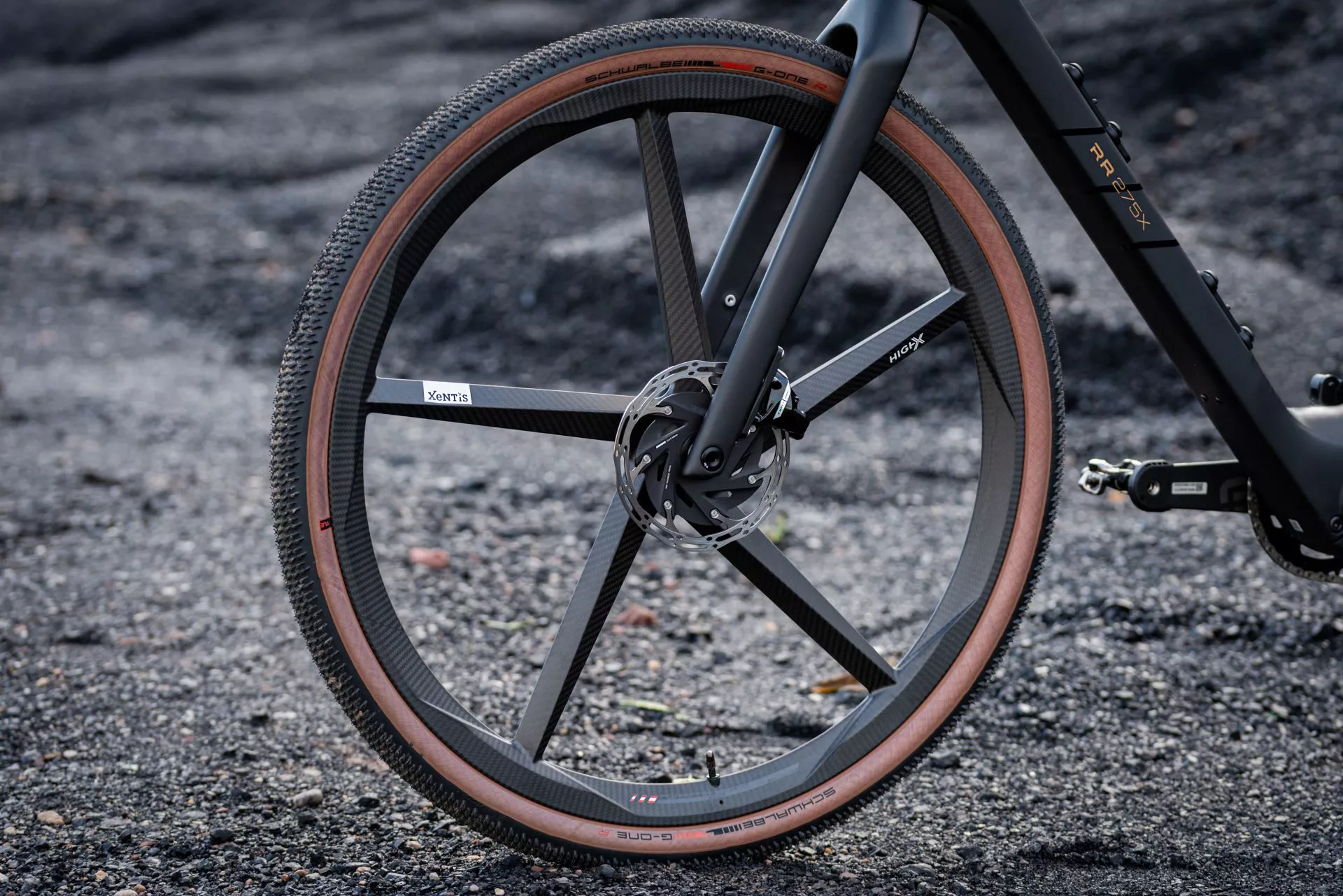 The R.R275 X Ultra model comes standard with five-spoke carbon monocoque wheels from Xentis