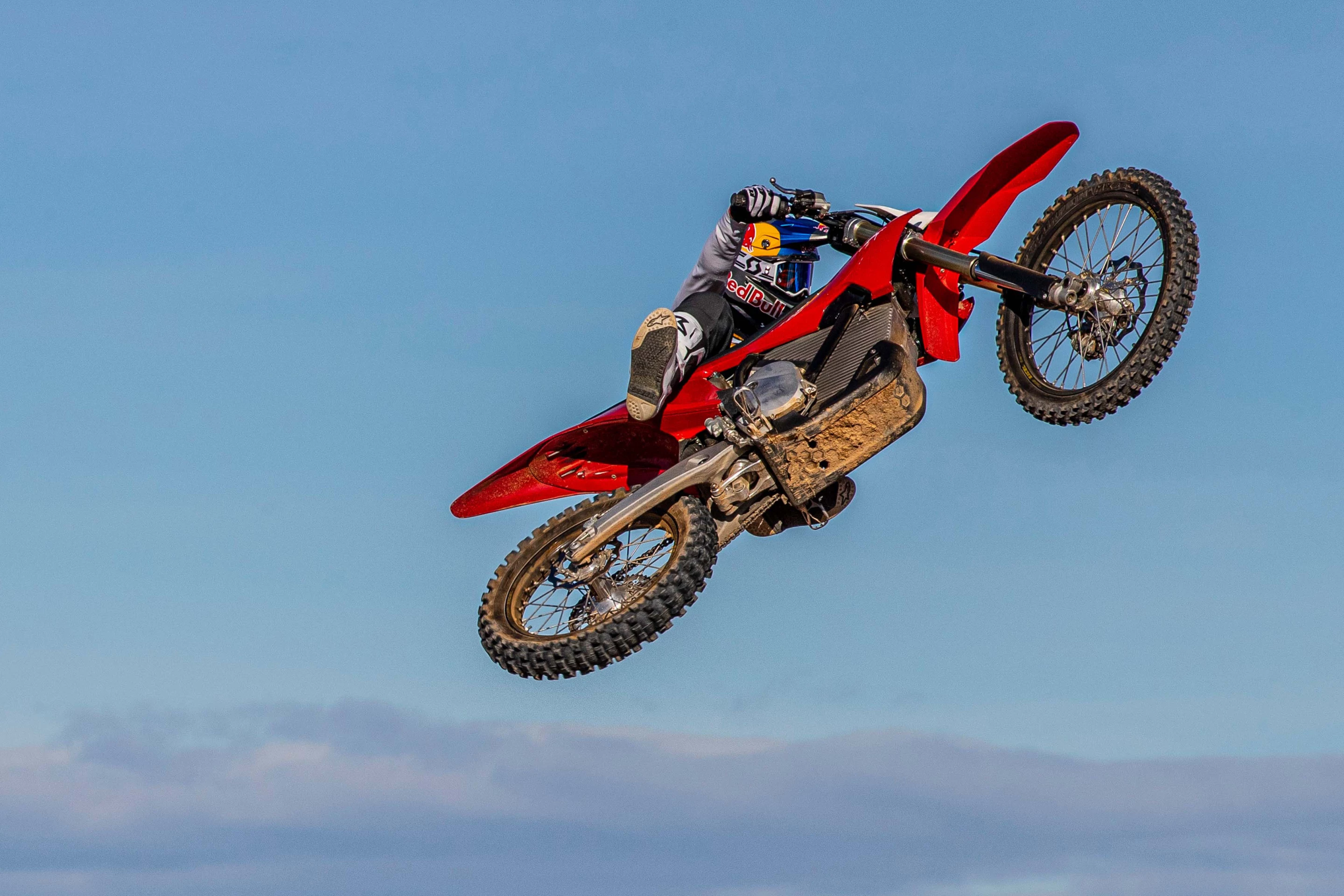 Stark's test riders have been nice enough to show us the underside of the machine