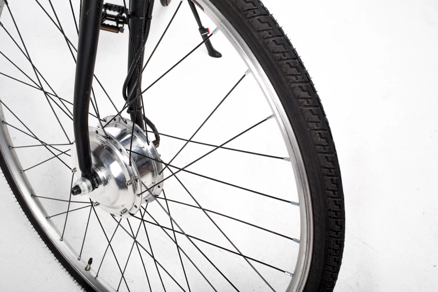 The iBike relies on a 350 W front hub motor