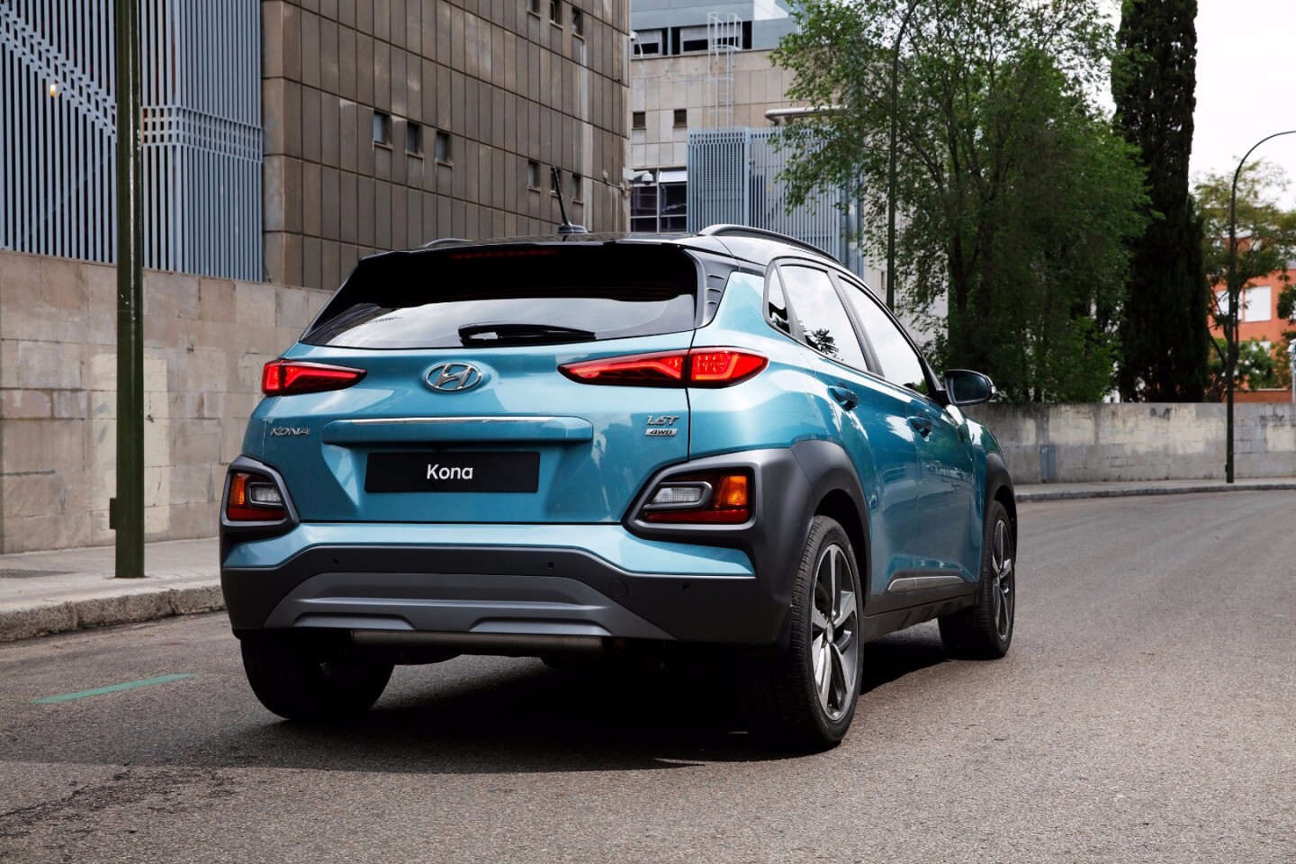 The Kona looks strong and planted from the rear
