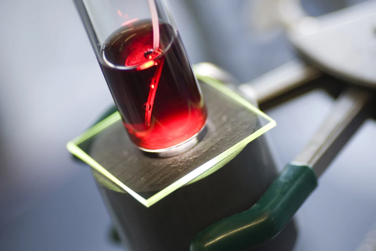 MIT researchers have created a virus-templated catalyst solution used to harness energy from water (Photo: Dominick Reuter )