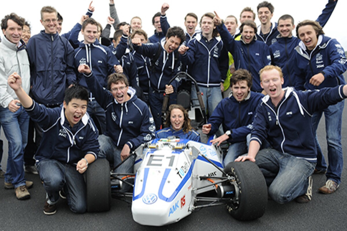 The Delft team celebrates a successful record run