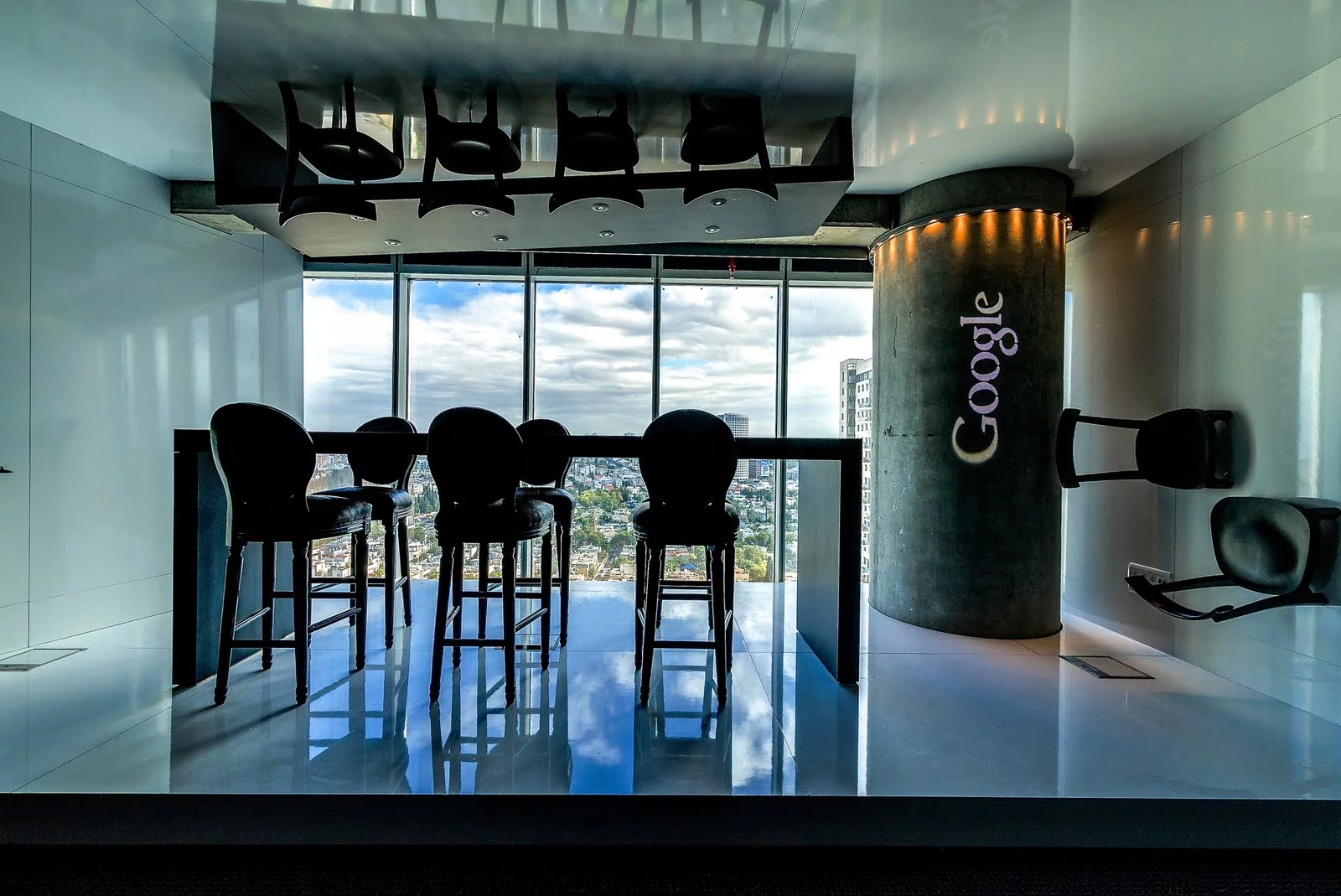 Google's new Israel hub caters for its vast team of approximately 200 engineers and 50 sales and marketing employees (Photo: Itay Sikolski)
