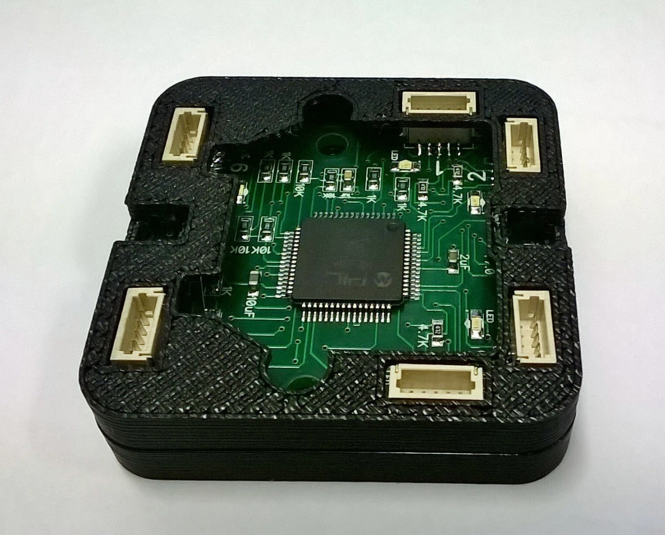 The Cubit controller has a surface-mounted PIC (Programmable Integrated Circuit) at its heart