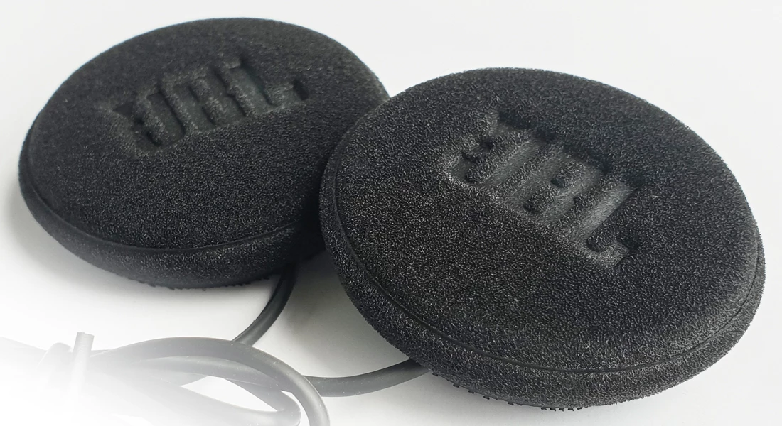 The 45-mm JBL speaker set offers noticeably punchier bass than smaller speakers – it connects to the headset via a standard 3.5-mm jack and is sold as an upgrade to other Cardo headsets