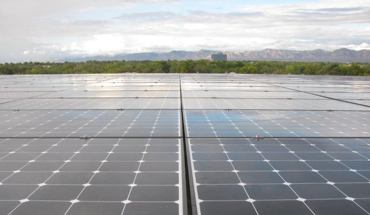The Wayne N. Aspinall Federal Building and U.S. Courthouse now sports a roof-mounted photovoltaic array, a passive geo-exchange system, fluorescent and LED lighting, and post-occupancy monitoring (Photo: Kevin G. Reeves)