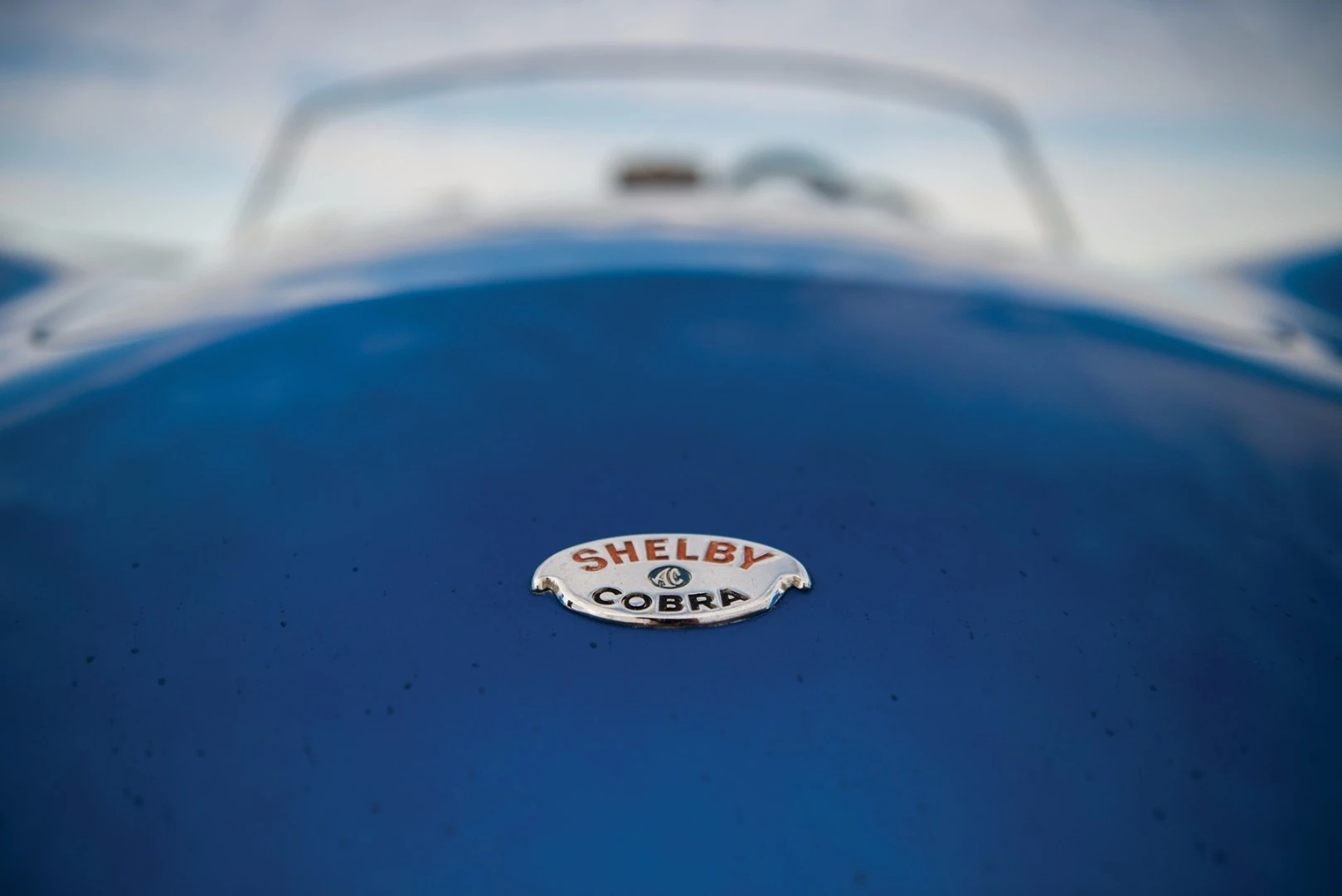 The badge of the CSX 2000 features a circle containing the letters "AC," referring to the chassis manufacturer