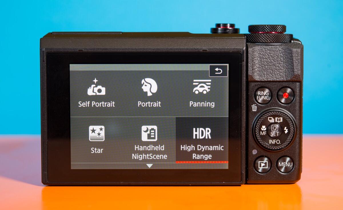 The touch-focused menu of the Canon Powershot G7X Mark II make it easy to use