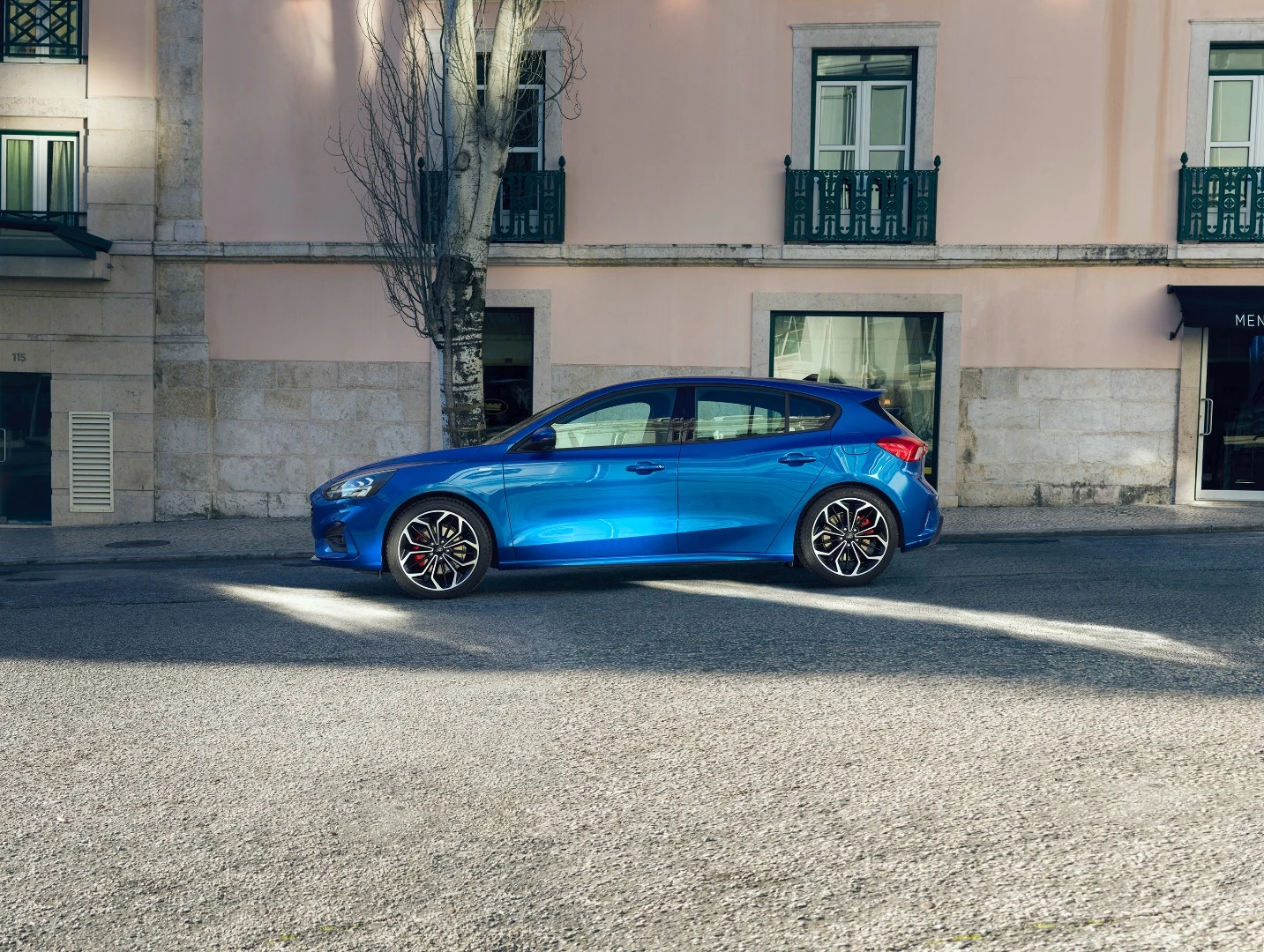 Ford Focus ST-Line: now features automatic emergency swerve assistance