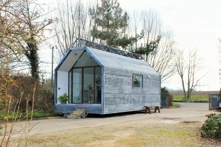 As standard, all Contemporary Shepherd Huts' models are based on a steel chassis, with cast iron wheels and draw bar