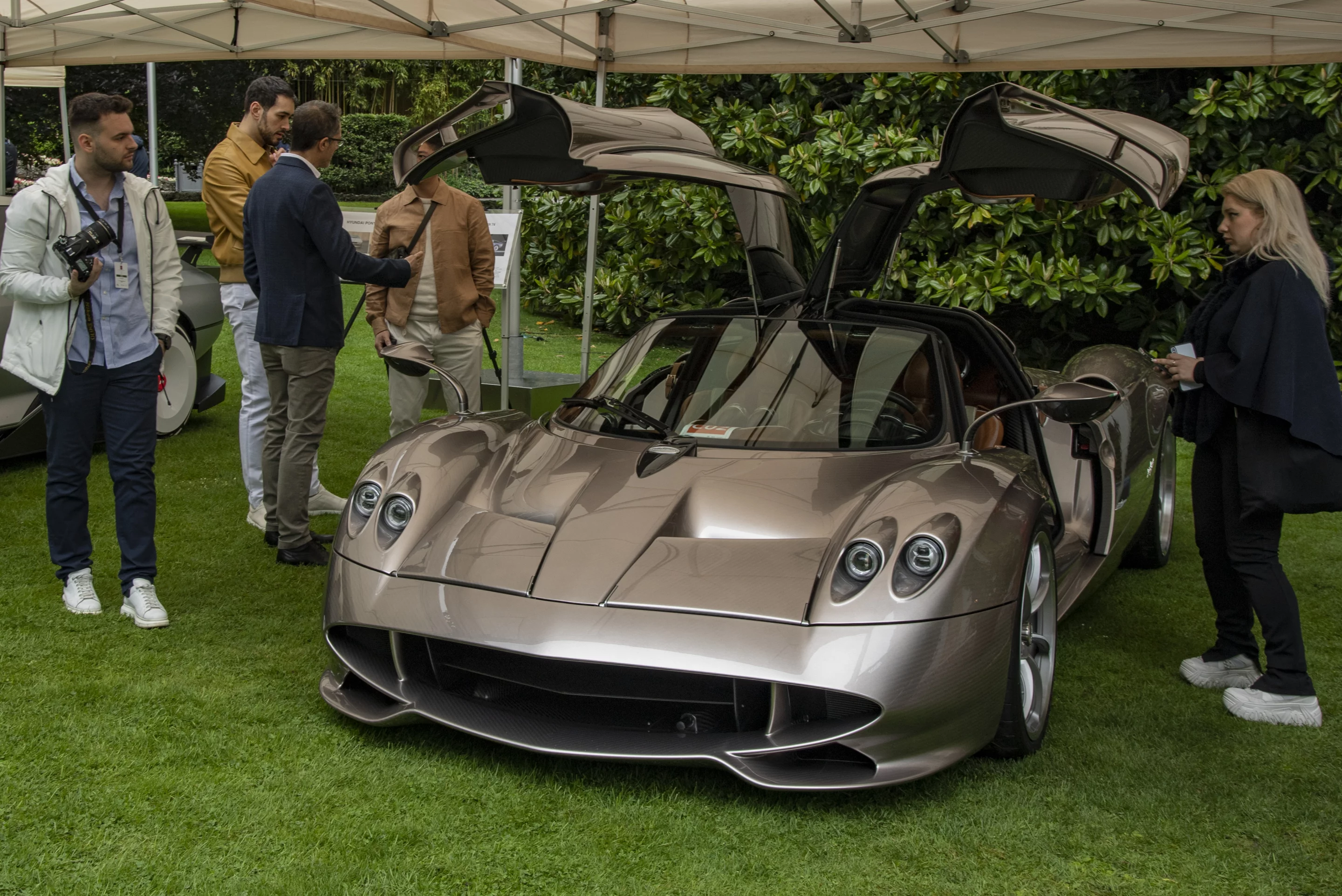 The Longtail Pagani Codalunga took out the Concorso d’Eleganza Design Award for Concept Cars & Prototypes this year, an award voted on by Public Referendum. Only five Codalungas will be produced, with a price tag of USD$7.36 million. The 6.0L twin-turbocharged V12 engine produces 840 horsepower and is mated to a 7-speed automatic transmission, giving the car a top speed of 230 mph and a 0-60 mph time of just 2.7 seconds.