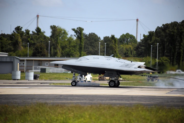 The X-47B catching the arrester cable