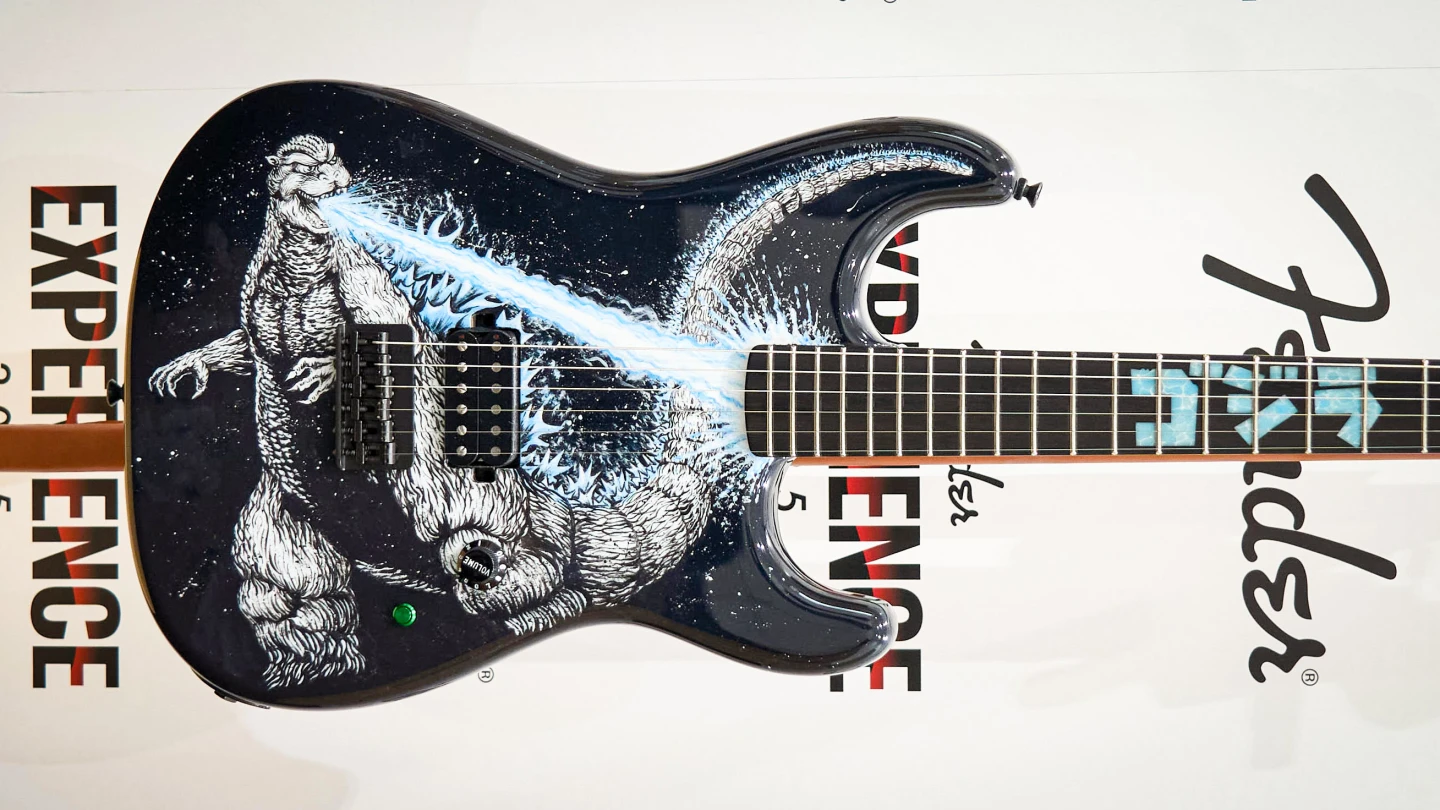 Godzilla guitar as presented by Fender: missing a certain 'wakarimasen'
