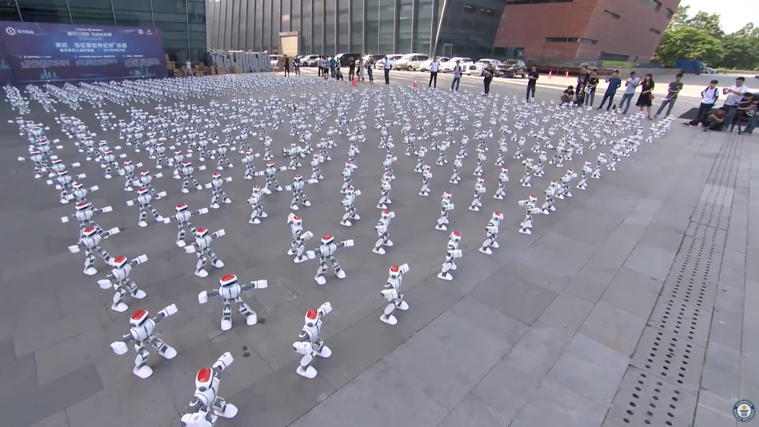 The dancing robots en masse