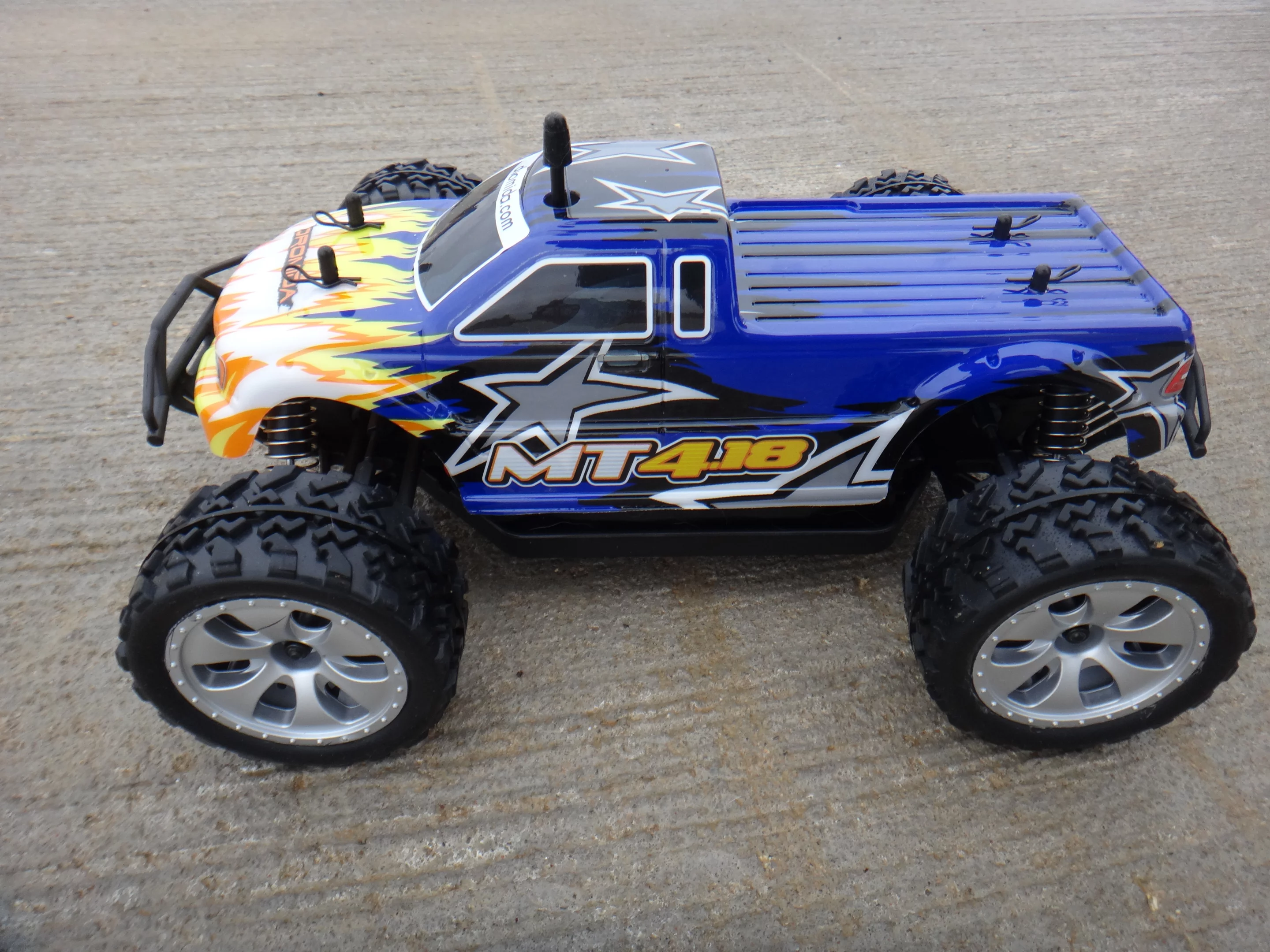 The car appeared to lose the signal at about 300 ft (91 m) and stopped responding to the transmitter