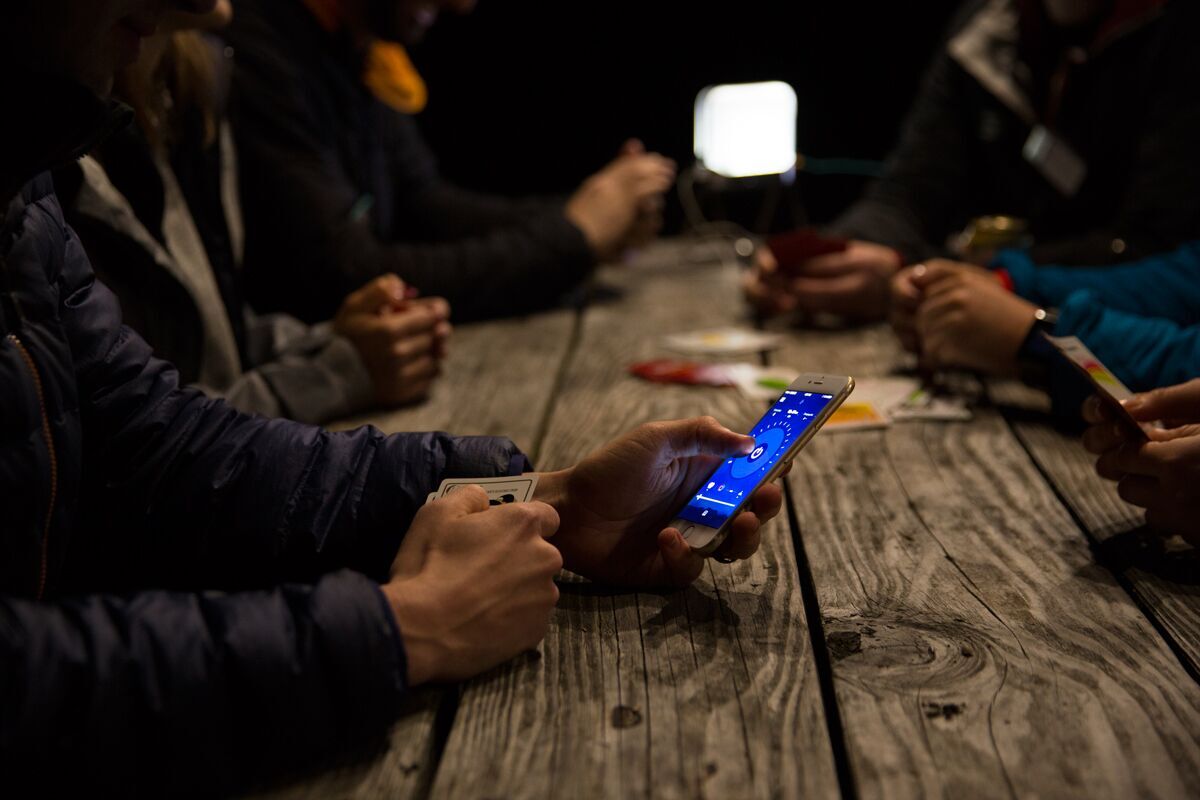 Brightness and colors can be controlled via the app