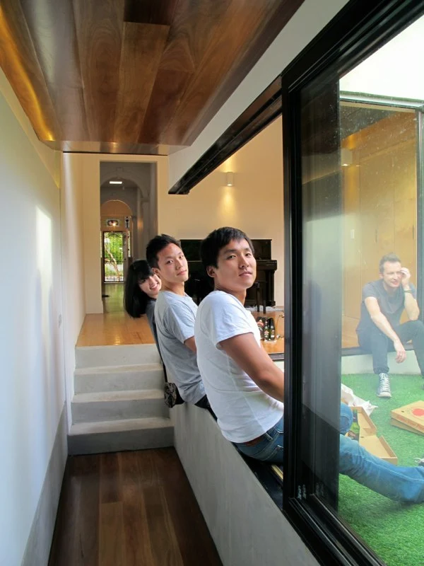 The glass passage seamlessly joins the old with the new, while creating a private internal garden space