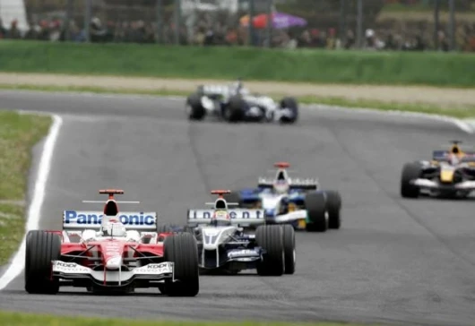 Jarno Trulli's Panasonic Toyota leads Mark Webber's Williams BMW early in the race