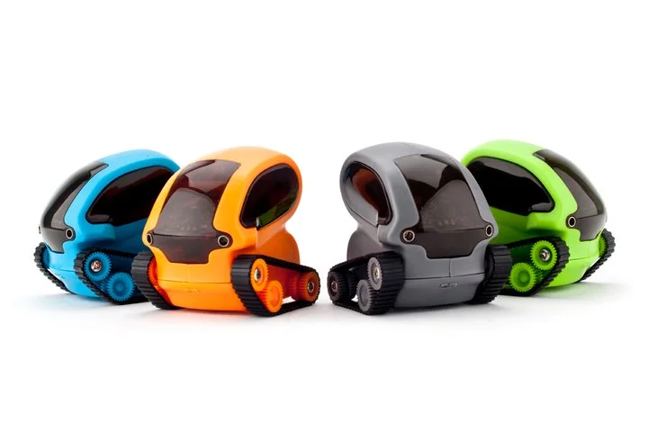 TankBot comes in four color versions (orange, blue, black, and green), with each of them operating at its own frequency