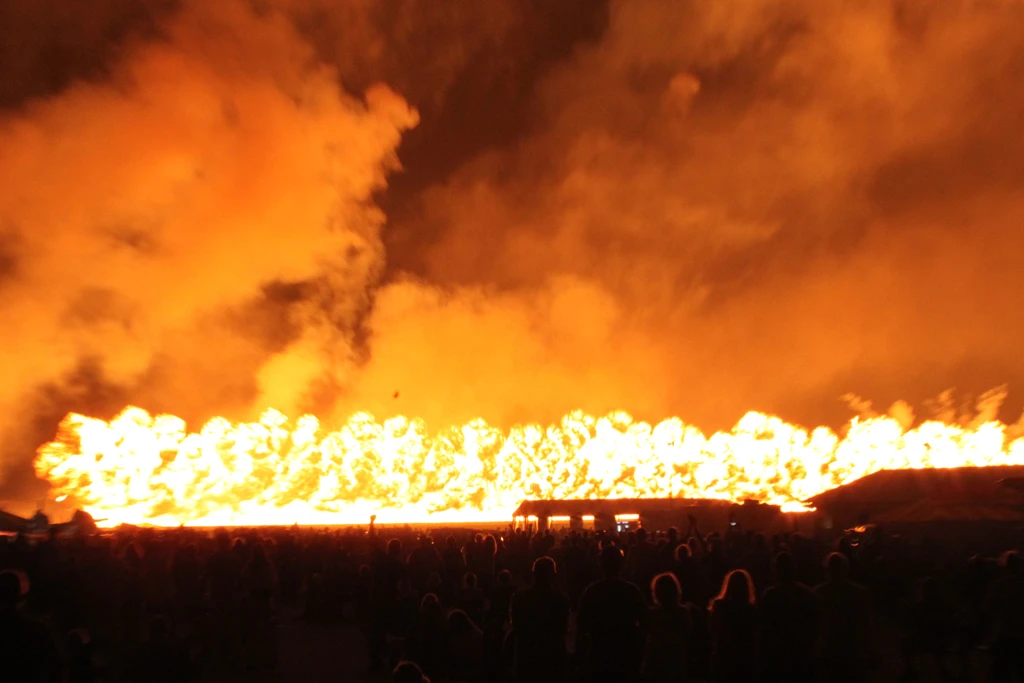The Wall of Fire was part of the Saturday night spectacular (EAA photo)
