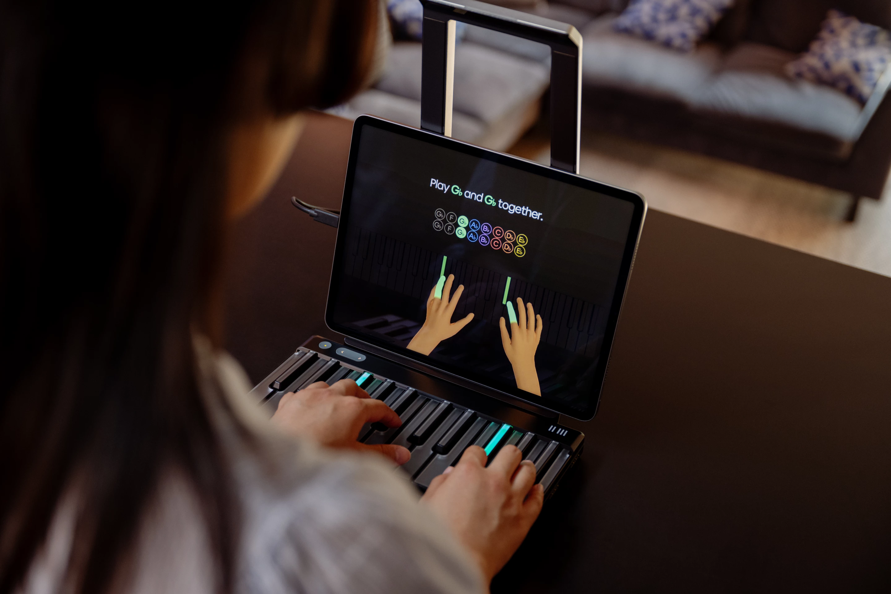 Airwave IR camera tracks hand movements in real-time, with the learning app then able to show you exactly where to place your fingers on the keyboard