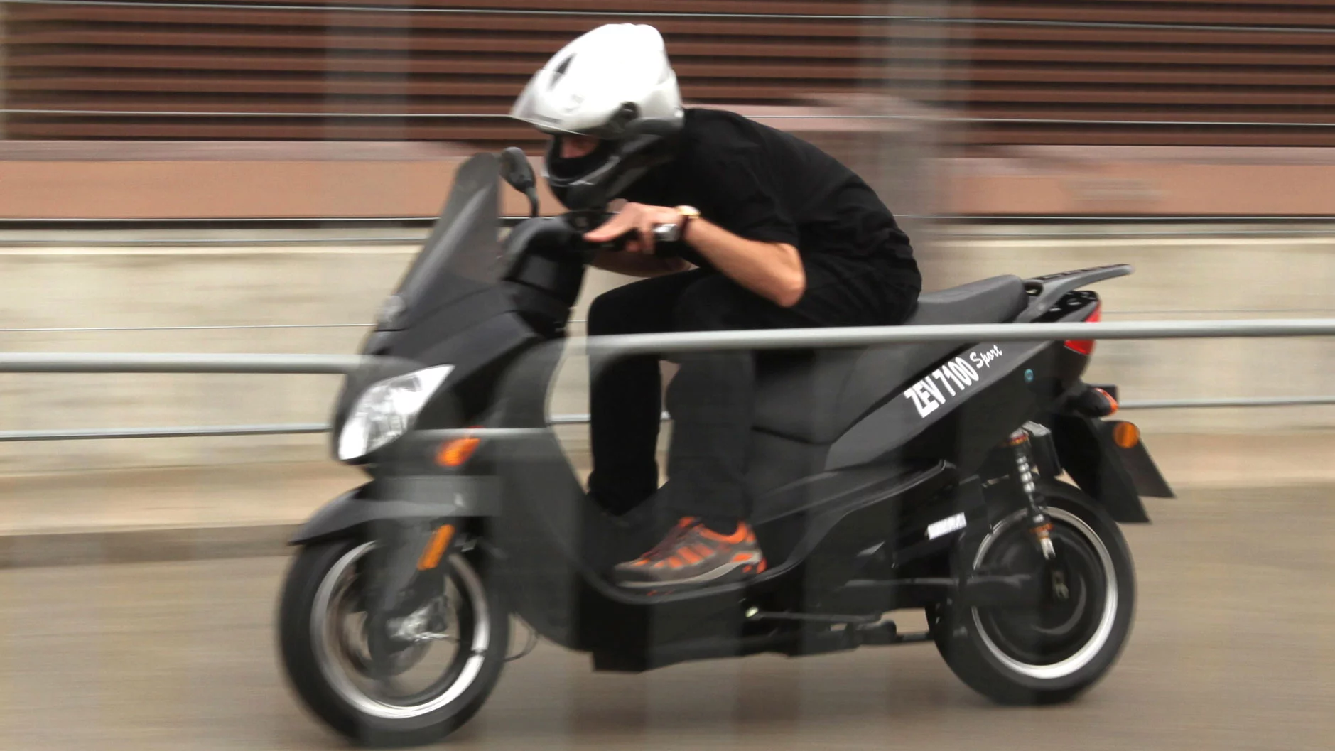 The world's fastest electric scooter - 80 mph and lots of fun