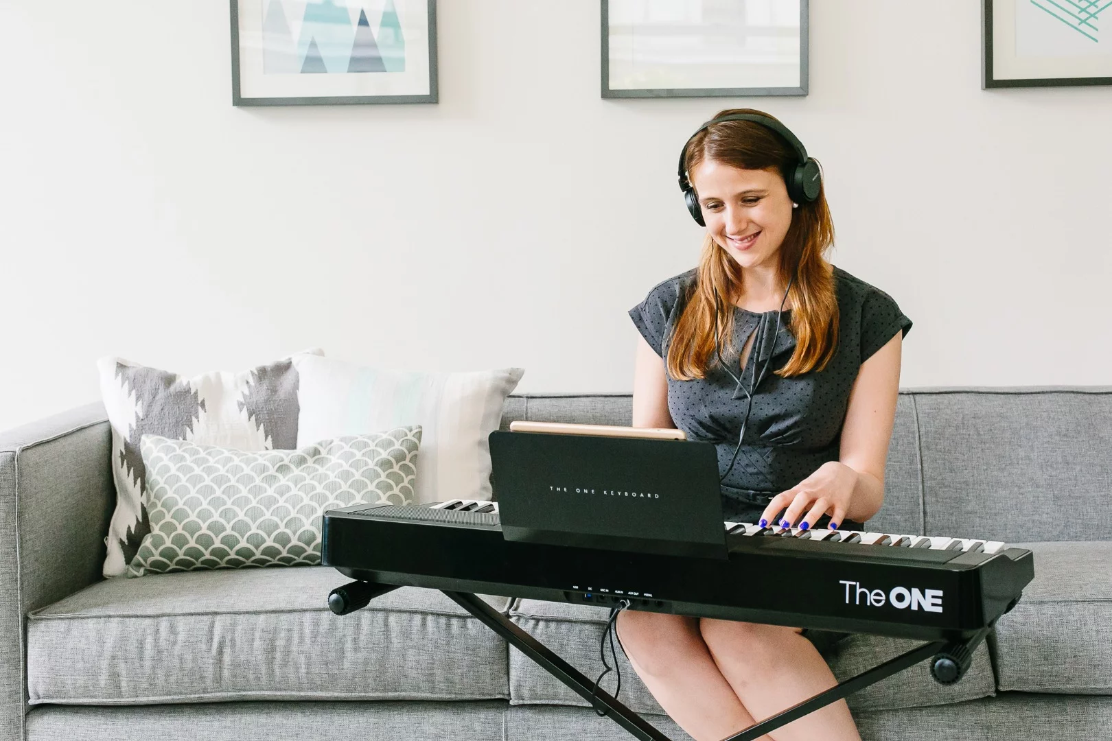 The One Light offers 128 note polyphony, 417 timbres, 16 folk instruments, nine percussion sets, 603 drum sounds and 256 general MIDI tones