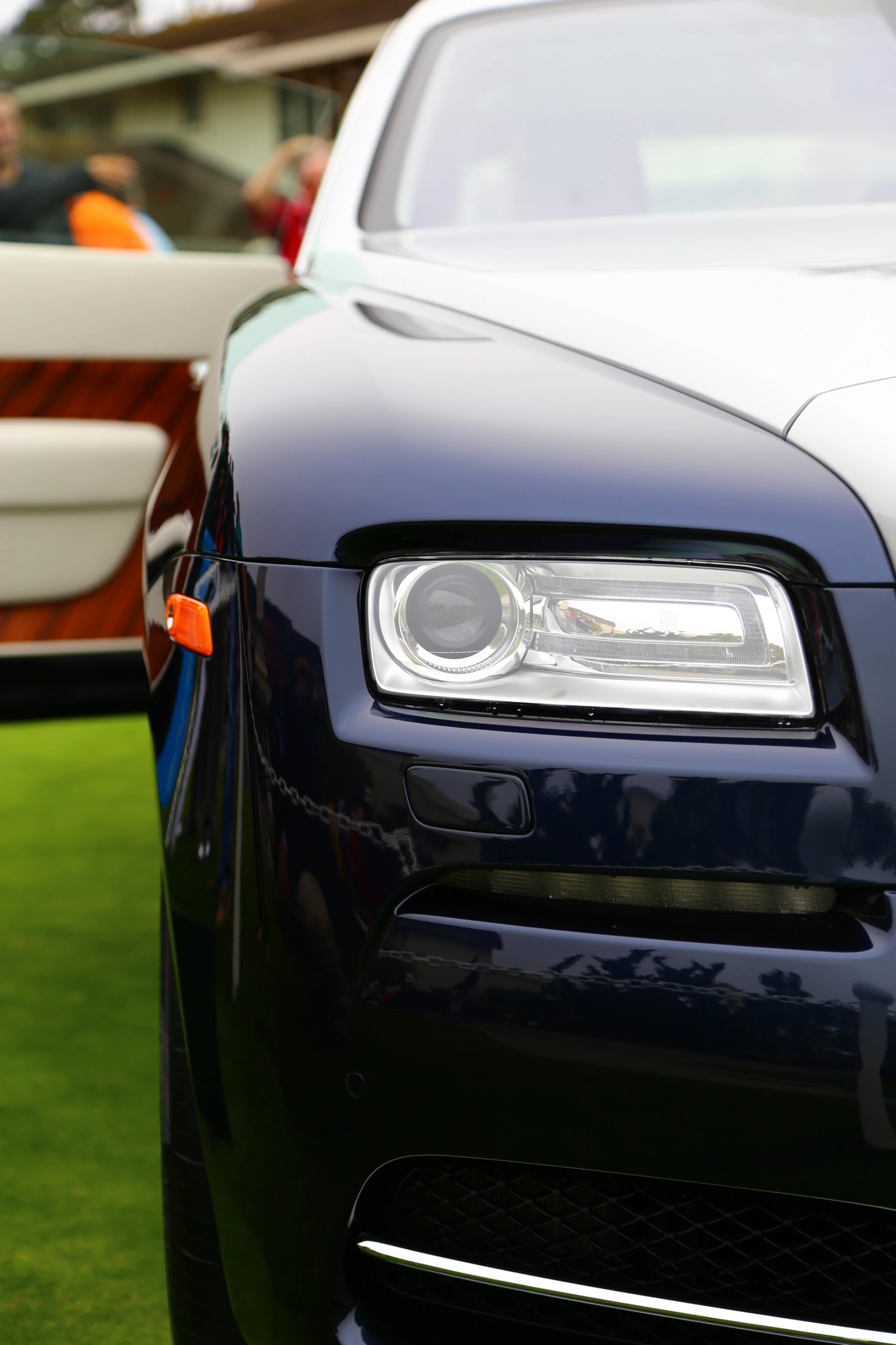 Rolls Royce Wraith is a big car, but thanks to the 624 hp V12, it manages to hit 62 mph (100 km/h) in a very quick 4.6 seconds (Photo: Angus MacKenzie/Gizmag.com)