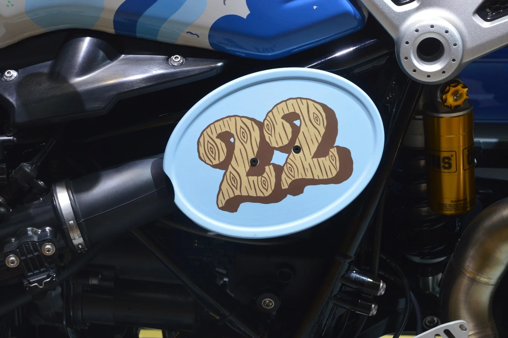 The 22 stands for the number designating the path leading to an infamous surfer beach in southern France