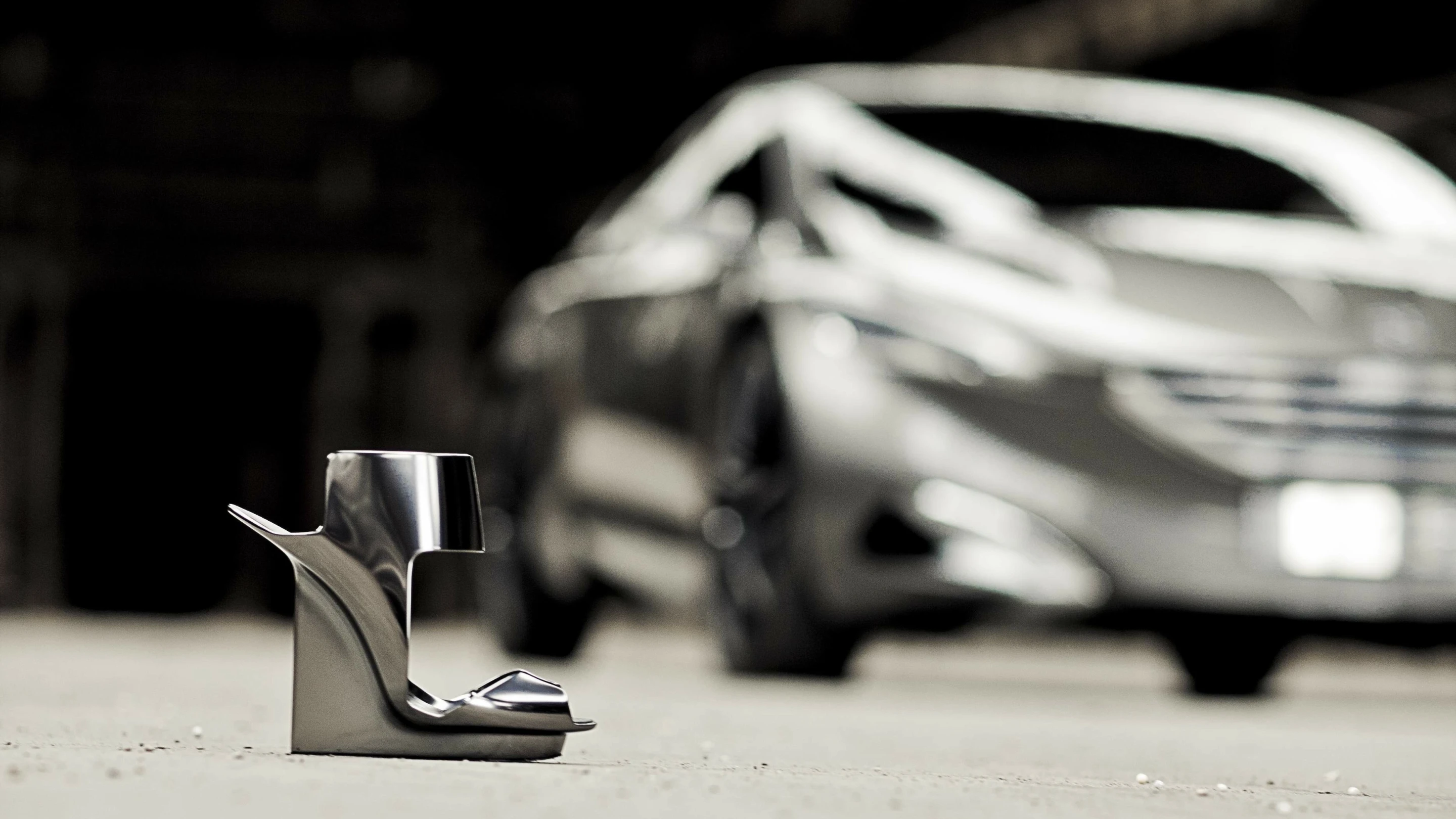 Peugeot's HX1 concept is complemented by a set of gorgeous transforming high-heel shoes