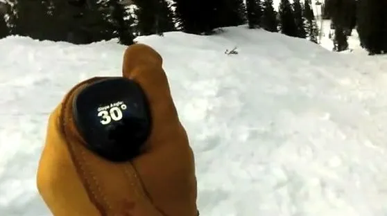 Neva ski poles contain a microprocessor and OLED screen, allowing skiers to do things such as receiving phone calls while on the slopes